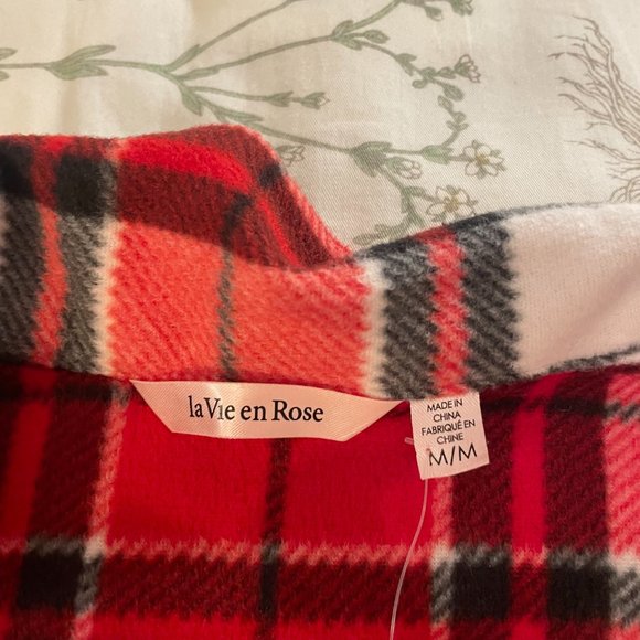 SOFT la vie en rose red flannel button up top! - Picture 9 of 11